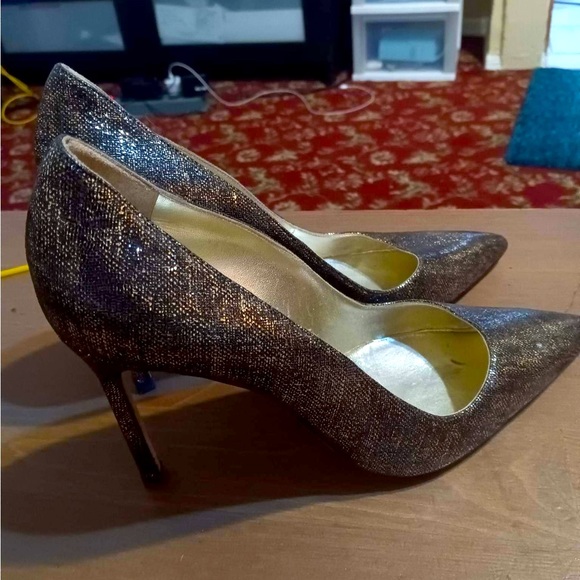 Manolo Blahnik Shimmer Glitter Pumps Gold Stiletto Heels Sz 38.5 :Made in Italy - Picture 2 of 5
